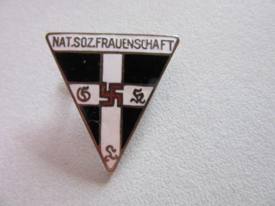 Nat Frau Badge