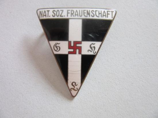 Nat Frau Badge