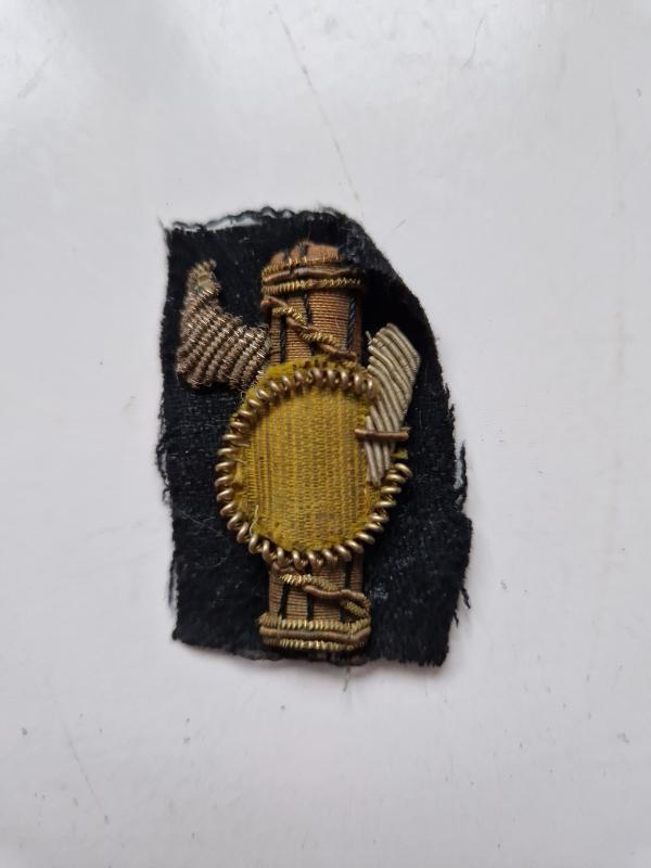 Gil Cloth Cap Badge.