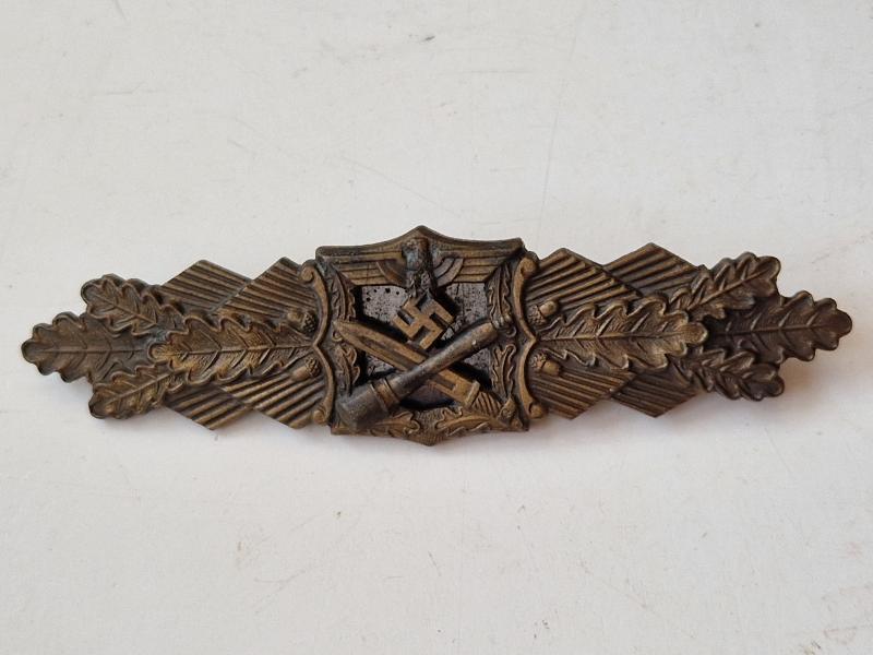 Close Combat Clasp in Bronze