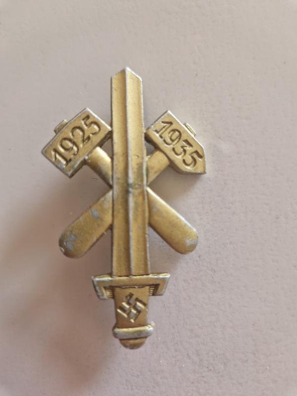 Gau Essen Badge