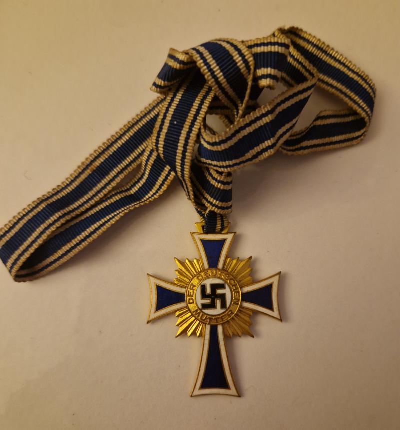 Mothers Cross in Gold