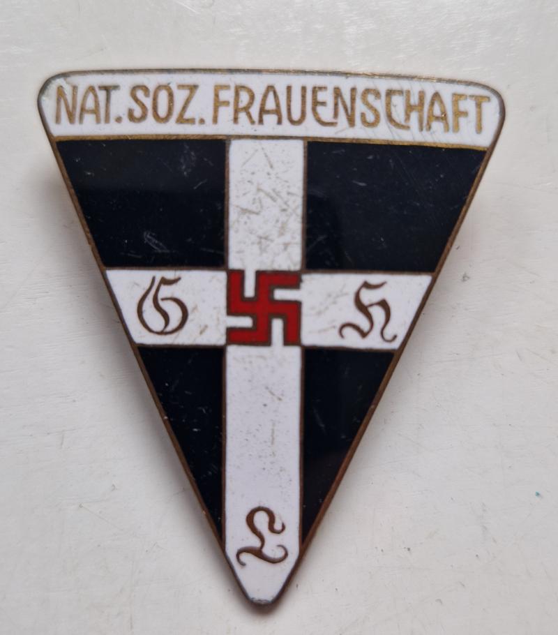 Ns Frau Badge
