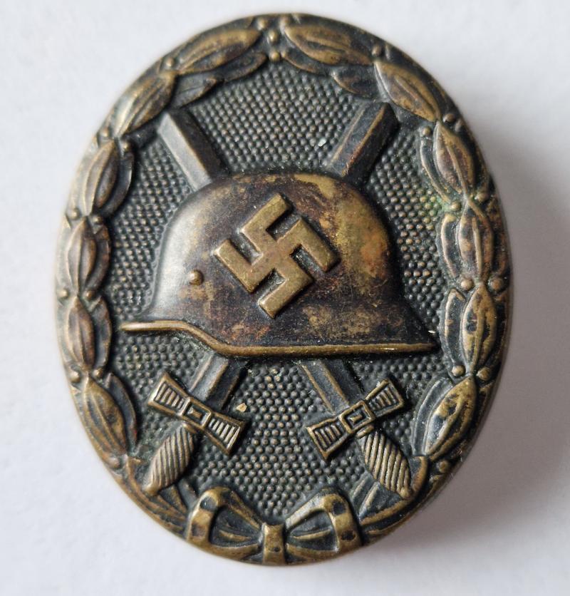 Early Black Wound Badge