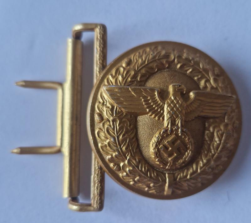 Political Leaders Buckle