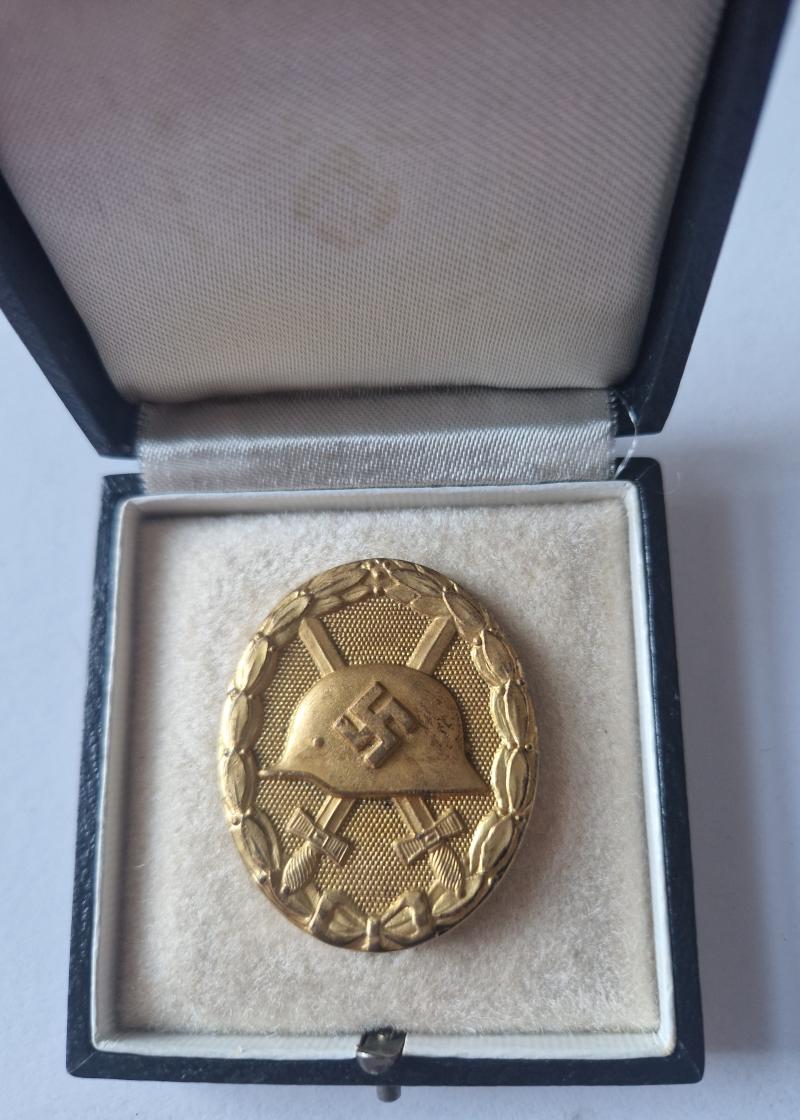 Boxed Early Gold Wound Badge
