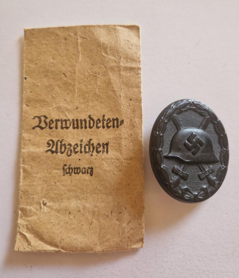 Black Wound Badge with Issue Pack