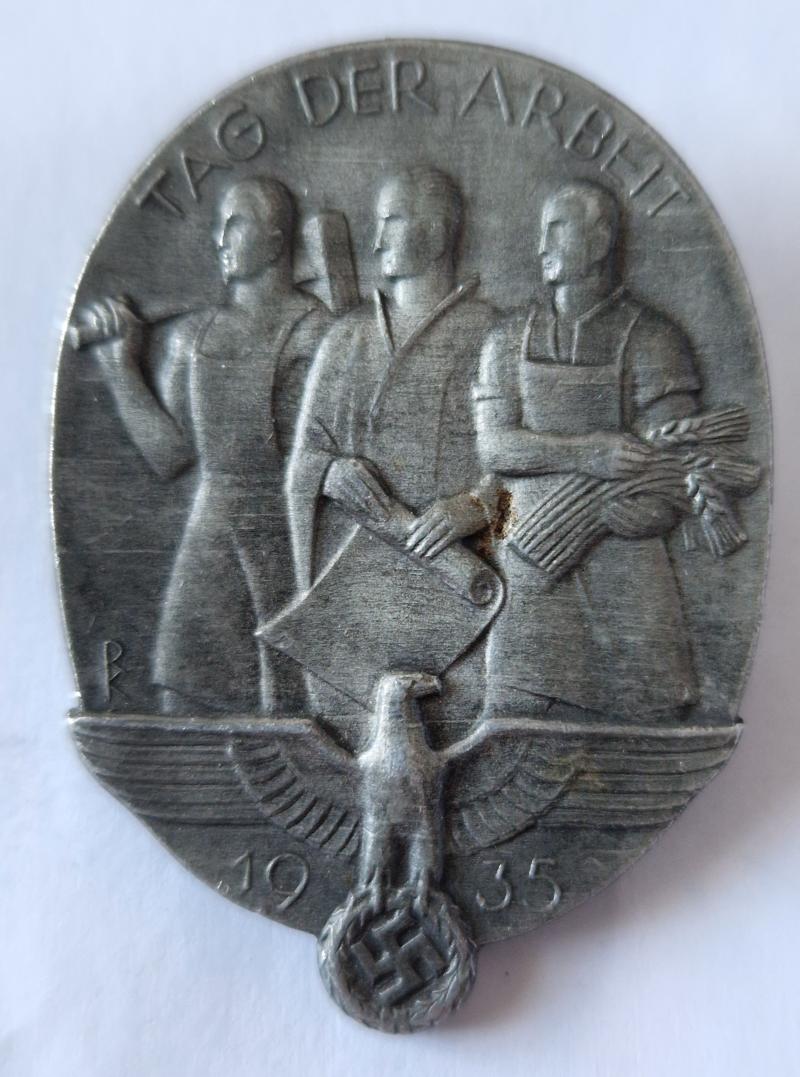 Day Badge